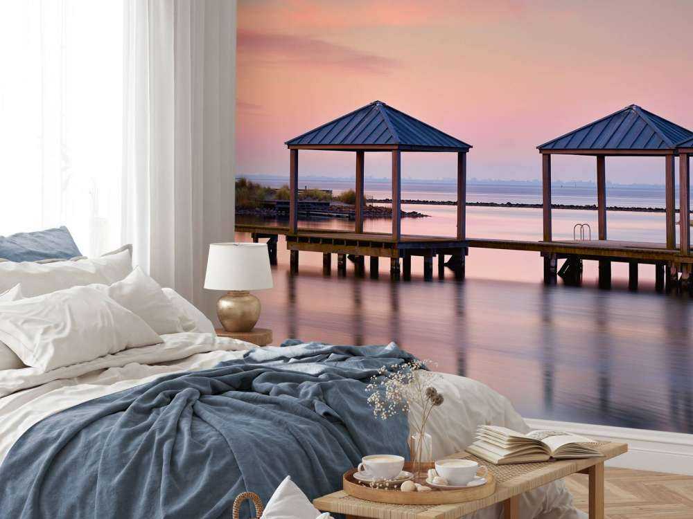 Molo di nuoto all'alba