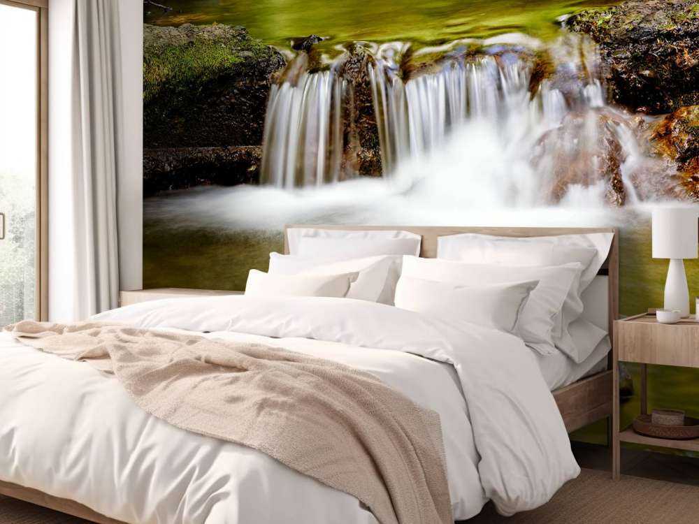 Piccola cascata dettagliata