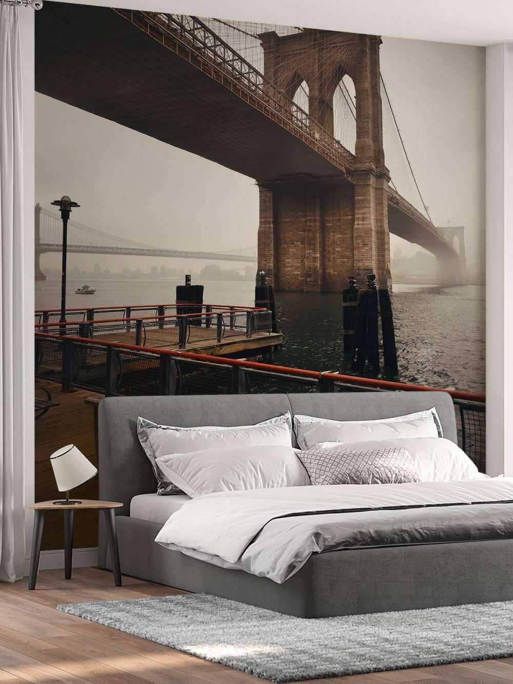 Ponte attraverso la nebbia