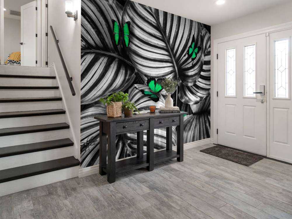 Farfalle su foglie a strisce