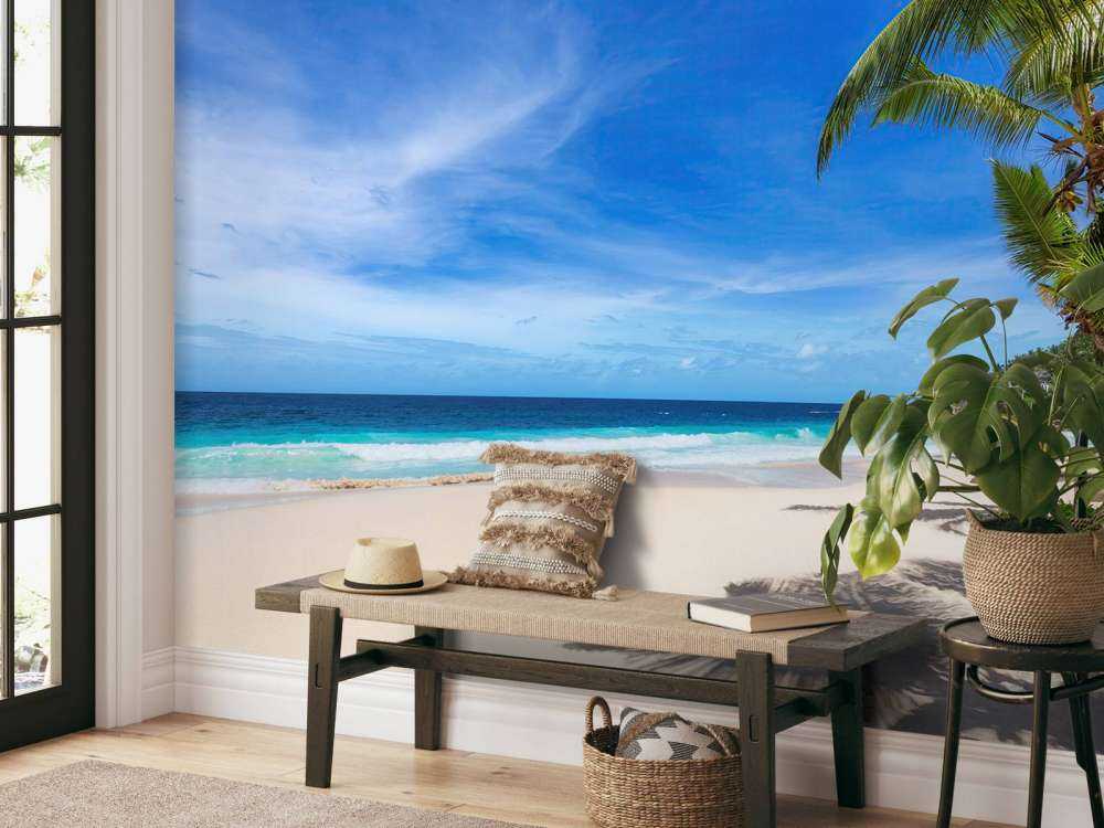 Spiaggia tropicale con palma