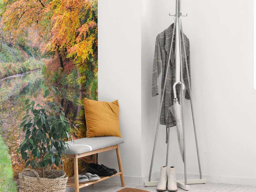 Sentiero lungo il canale