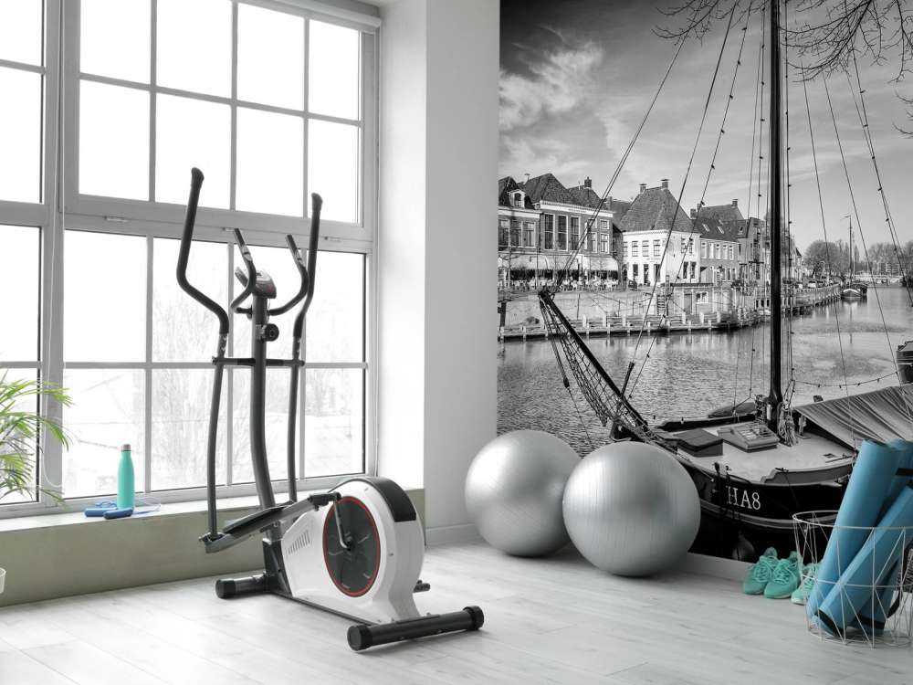 Navi da carico storiche ormeggiate a Dokkum Friesland 