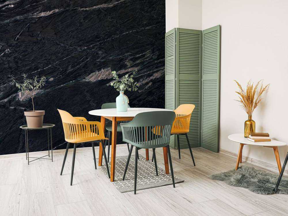 Marmo scuro con linee chiare