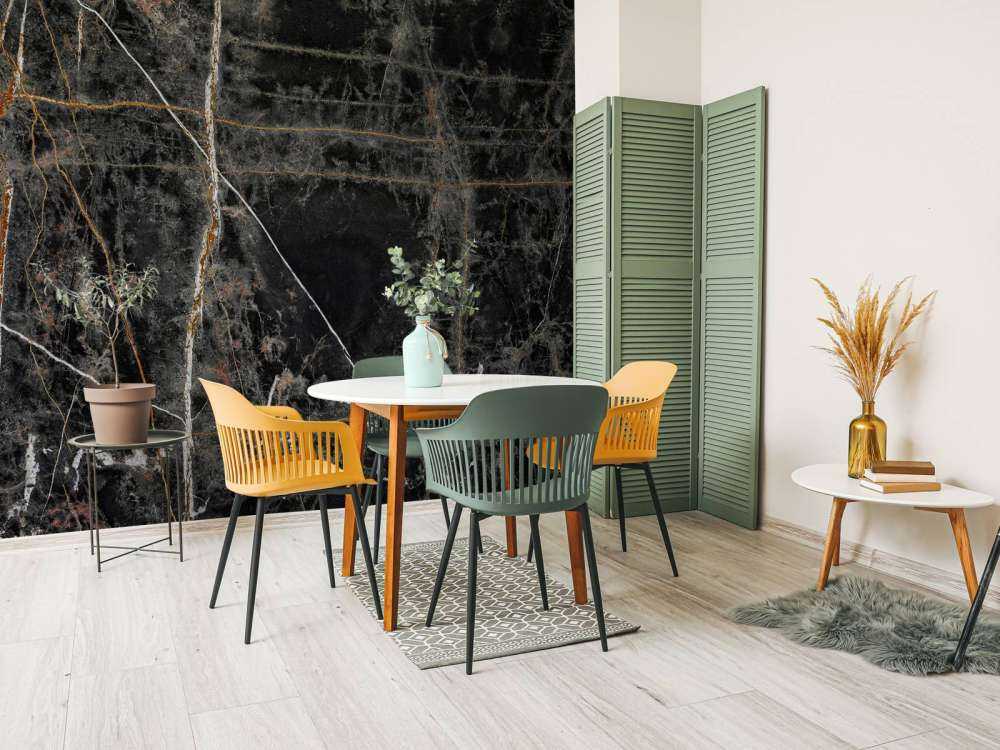 Marmo scuro con linee color rame