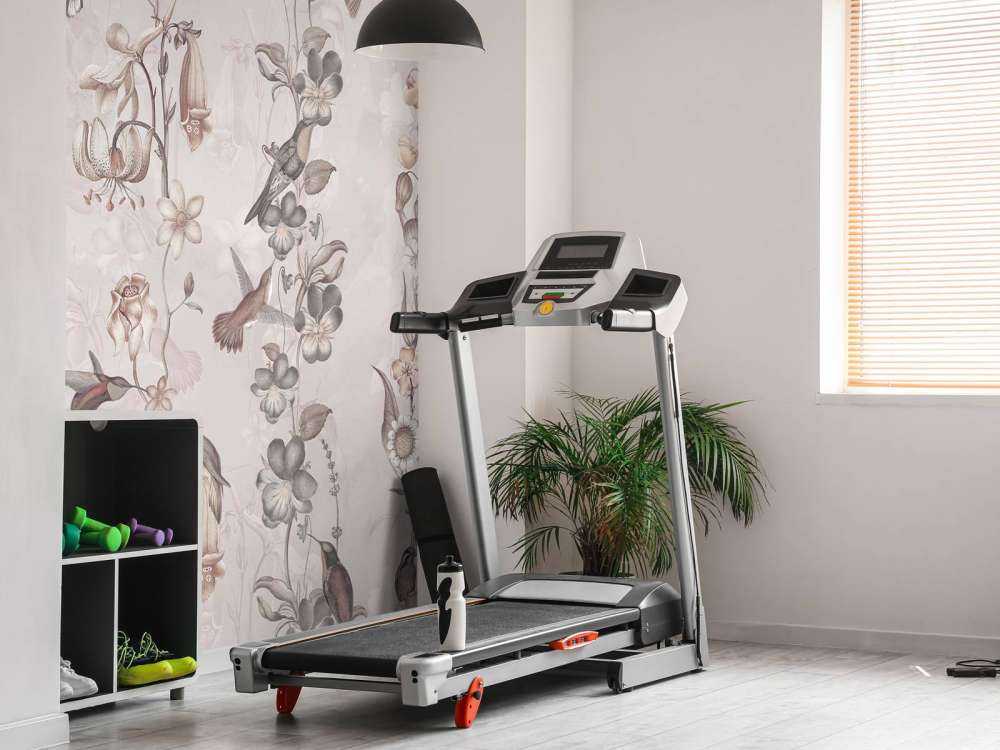 Fiori di prato e giardino giallo chiaro