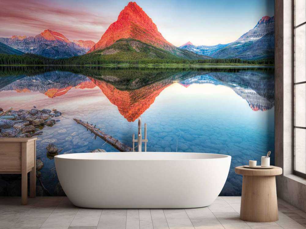 La cima rossa della montagna