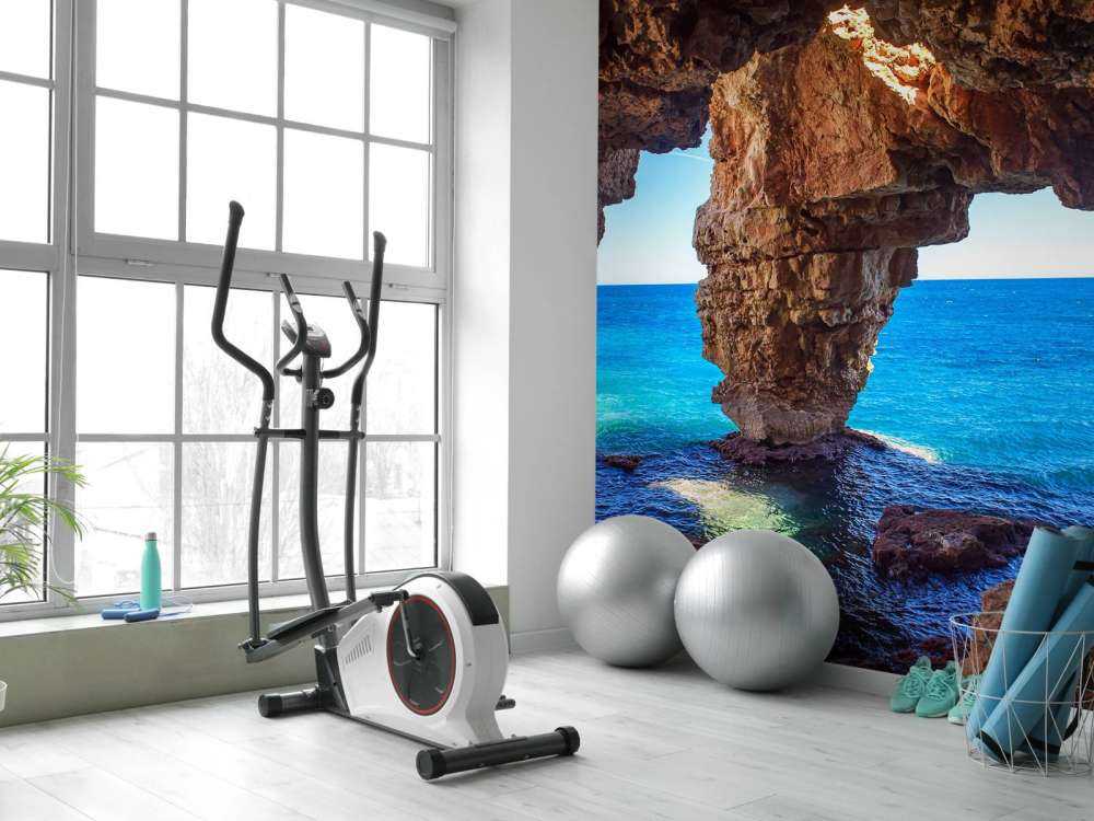 Grotta sopra il mare