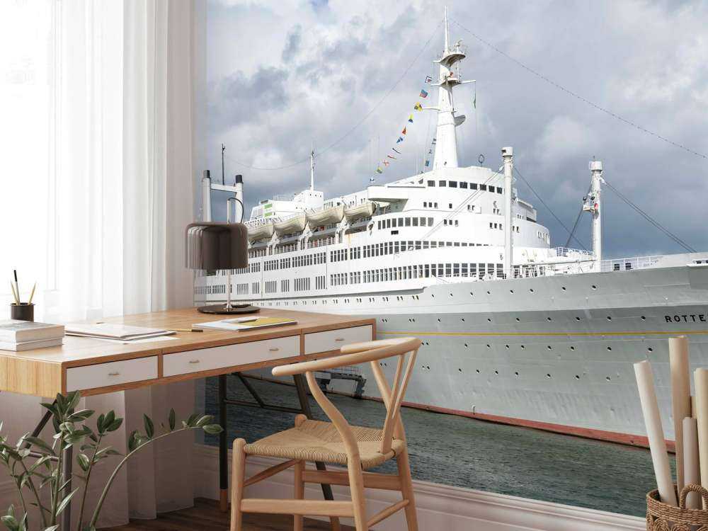 Gigante oceanico elegante nel porto