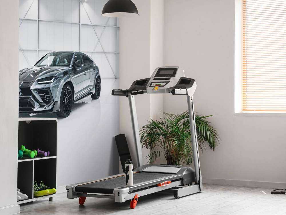 Lamborghini in sala bianca