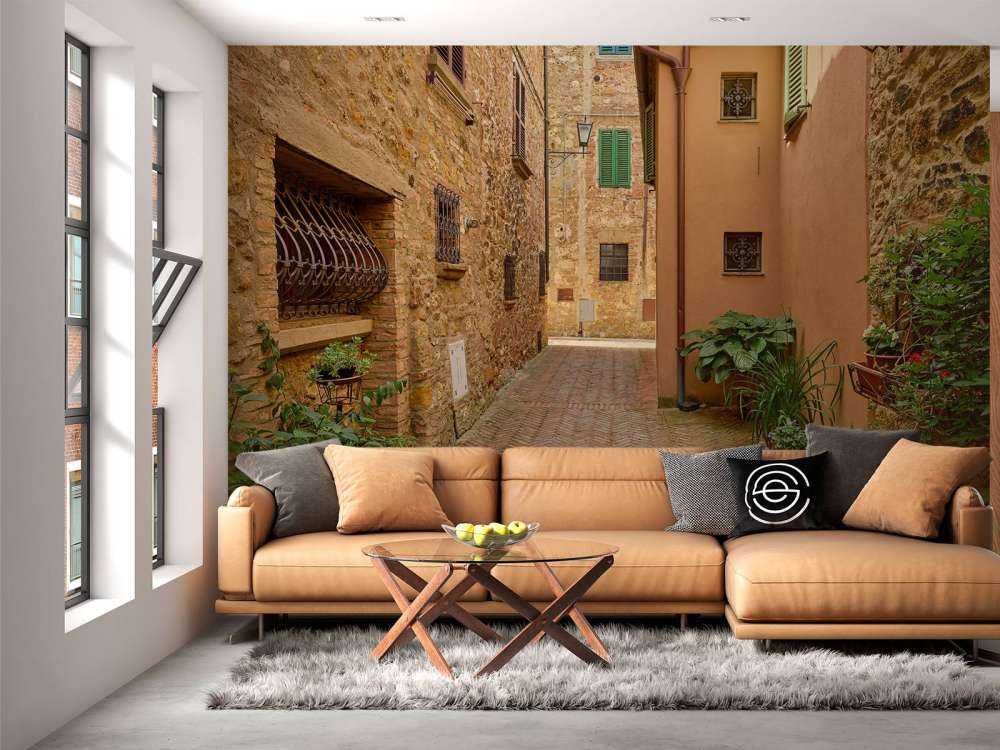 Strada con piante e fiori