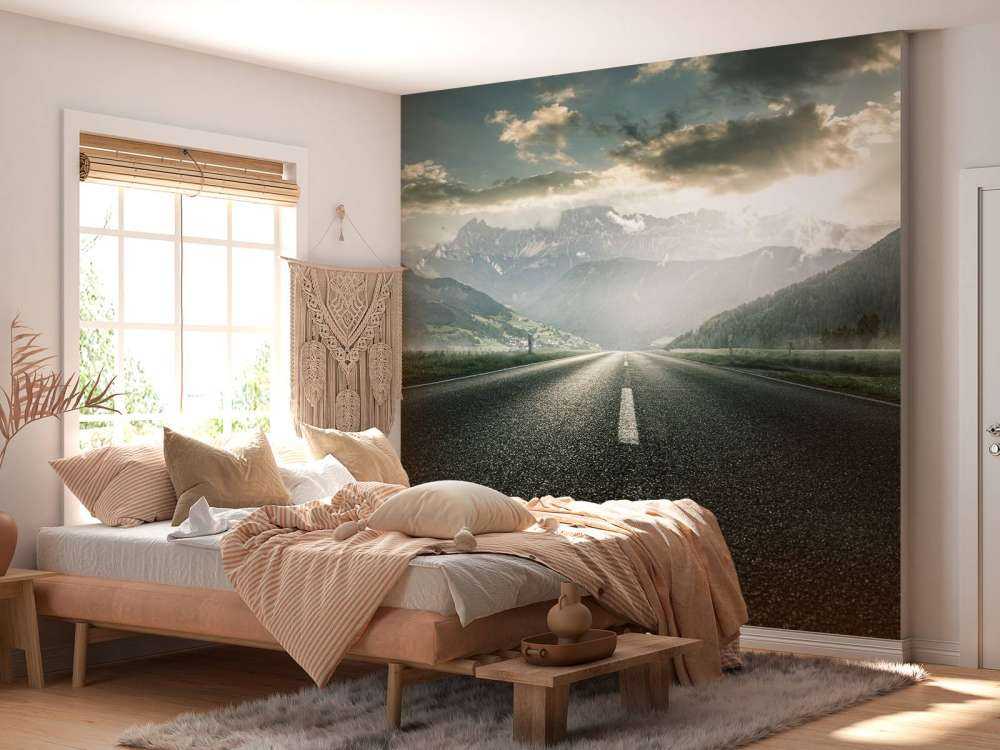 Strada nel paesaggio montano