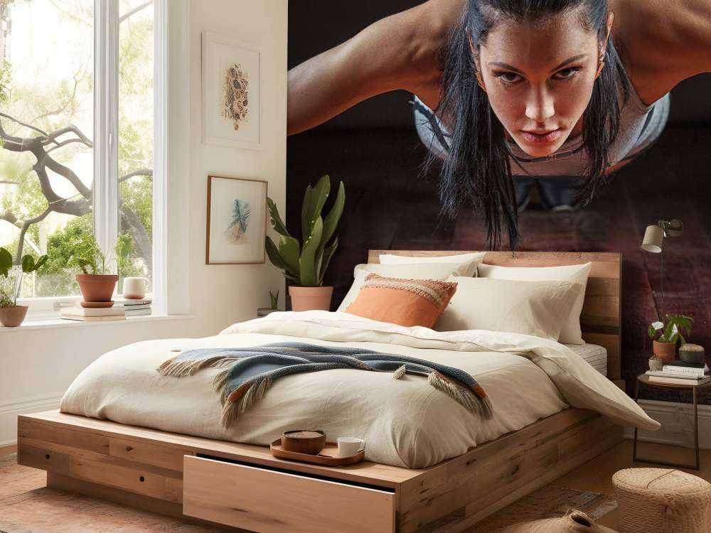 Donna che fa flessioni