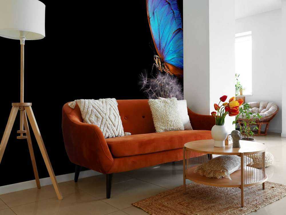 Farfalla blu su un dente di leone