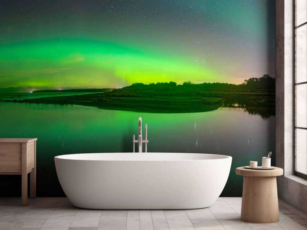 Un'aurora boreale luminosa