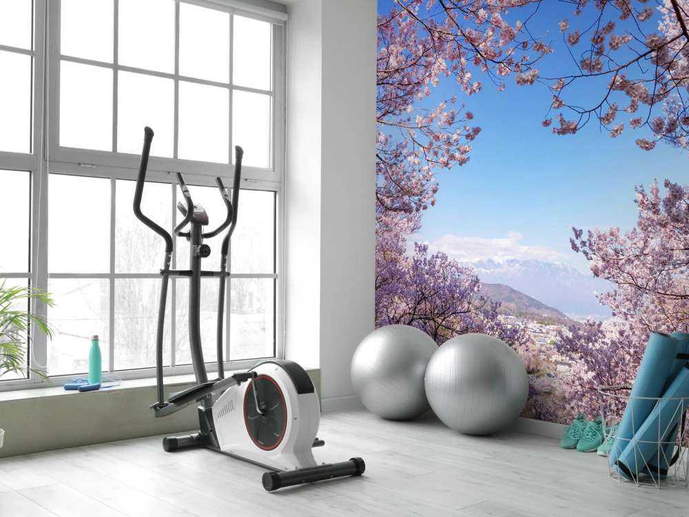 Fiori rosa con montagne