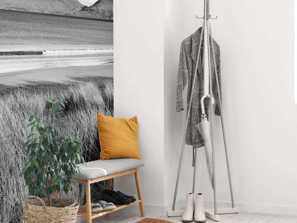 Casco in erba, spiaggia e montagna