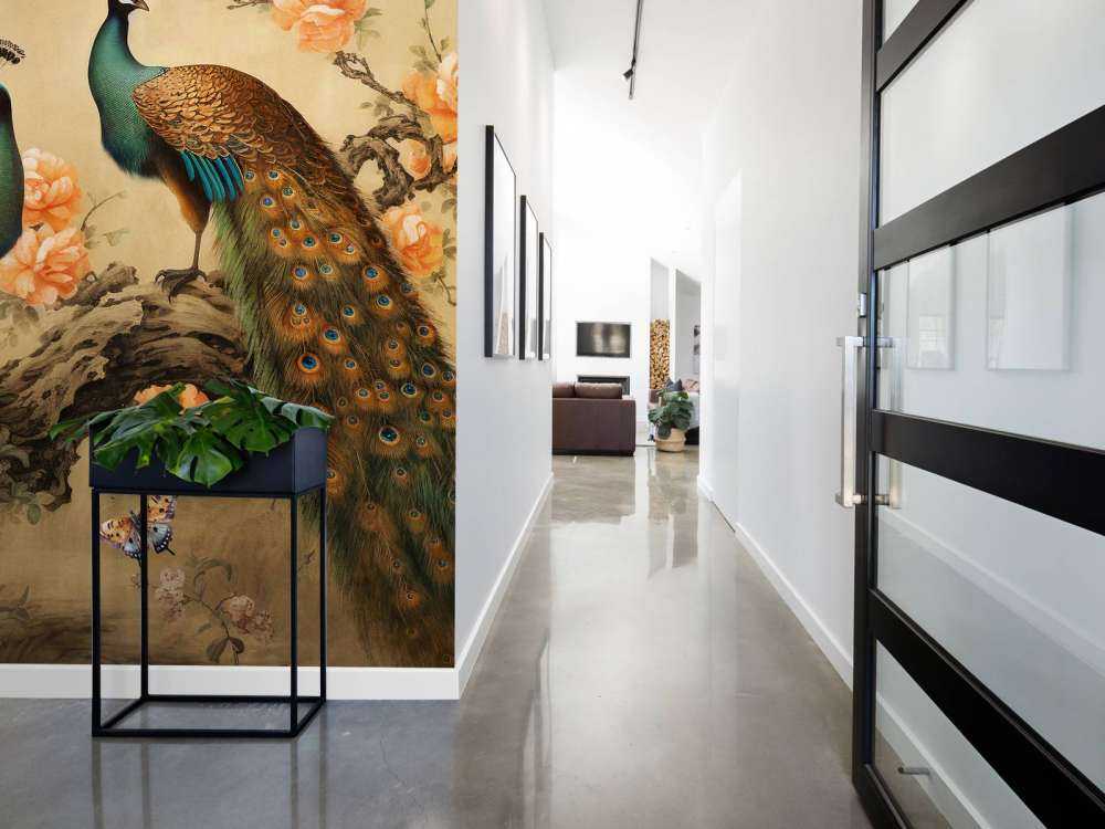 Danza del Pavone nel Bagliore della Fioritura