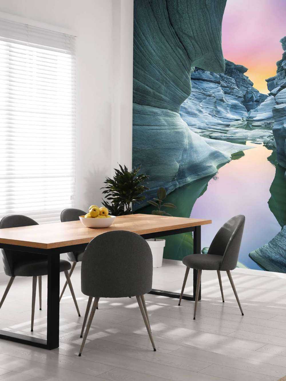 Grotta con cielo colorato