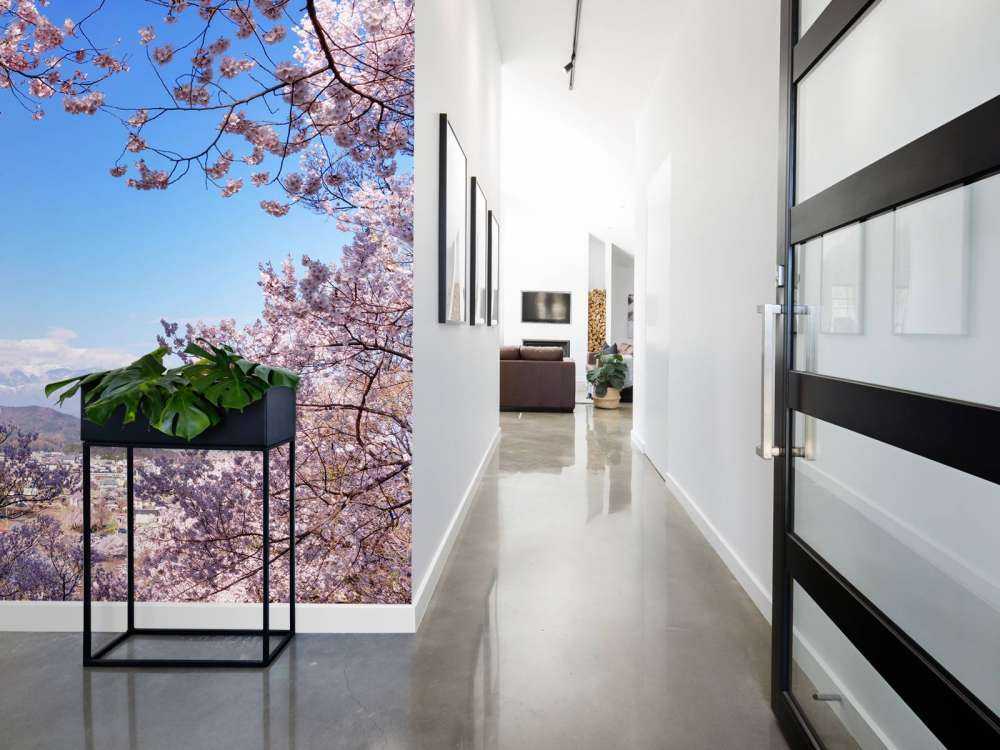 Fiori rosa con montagne