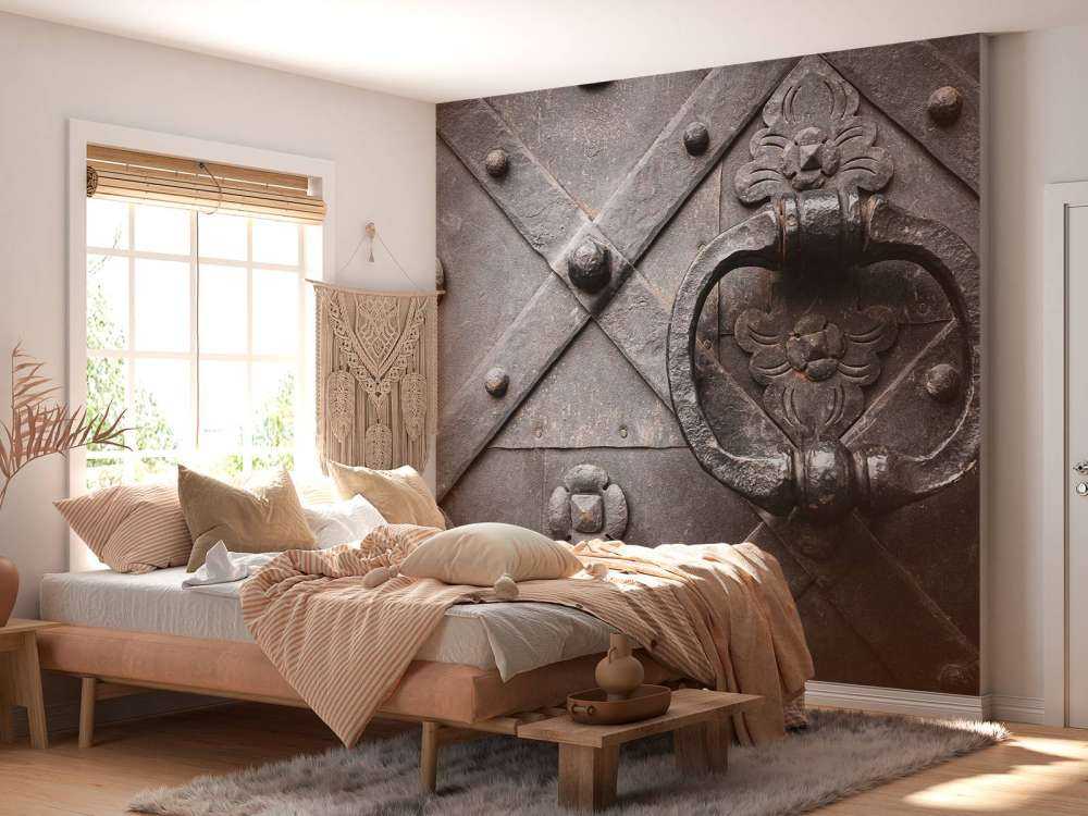 Vecchia porta con leva