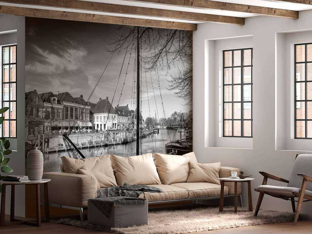 Navi da carico storiche ormeggiate a Dokkum Friesland 