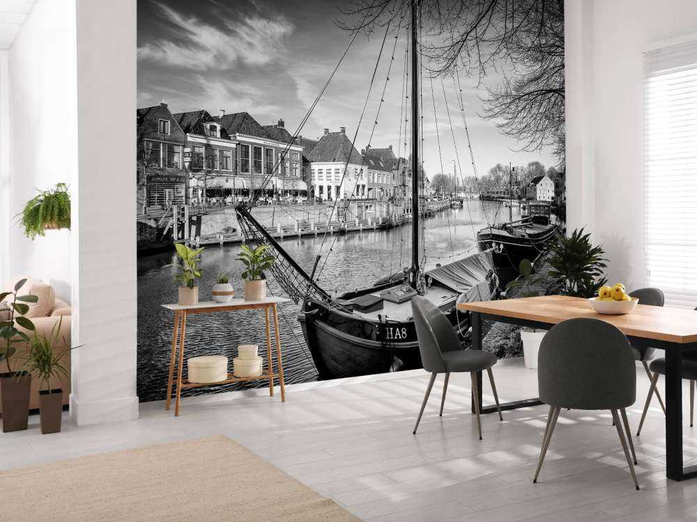 Navi da carico storiche ormeggiate a Dokkum Friesland 