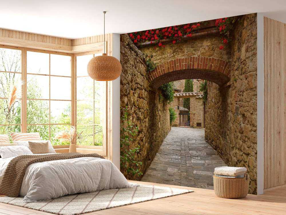 Arco con fiori rossi