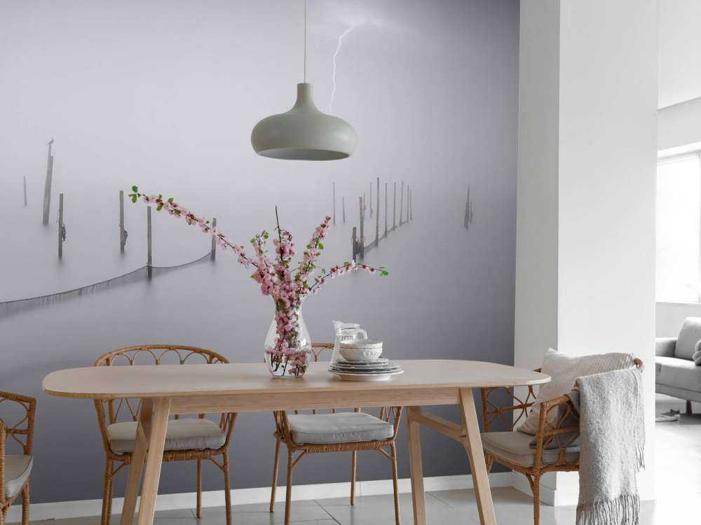 Reti da pesca con nebbia e temporale