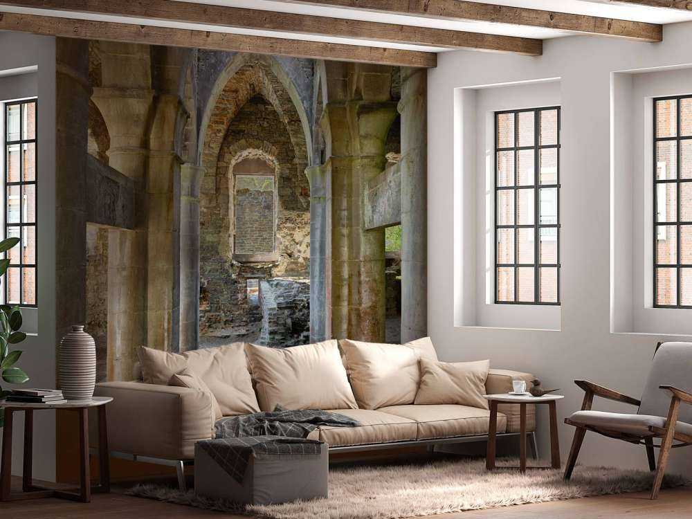 Edificio abbandonato con archi