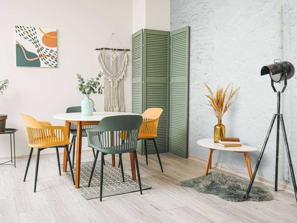 Muro con stucco bianco e trave