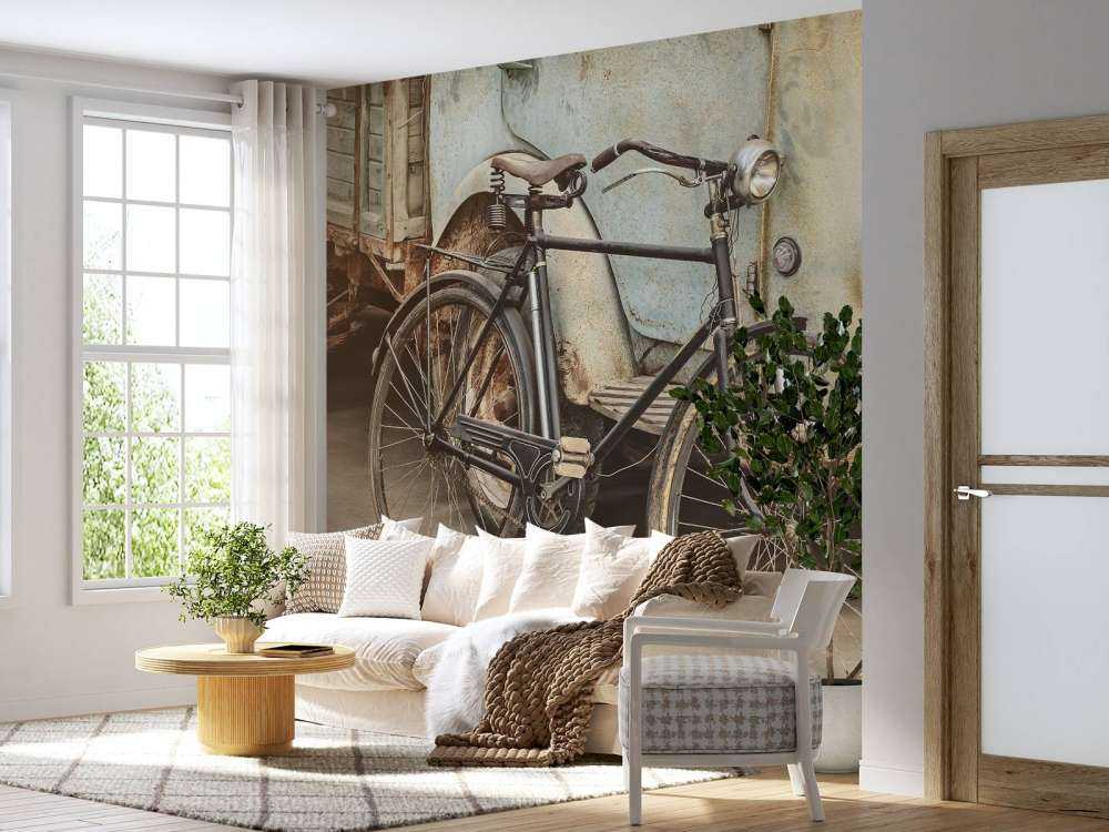 Vecchia bici retrò con camion