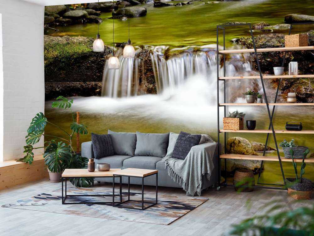 Piccola cascata dettagliata