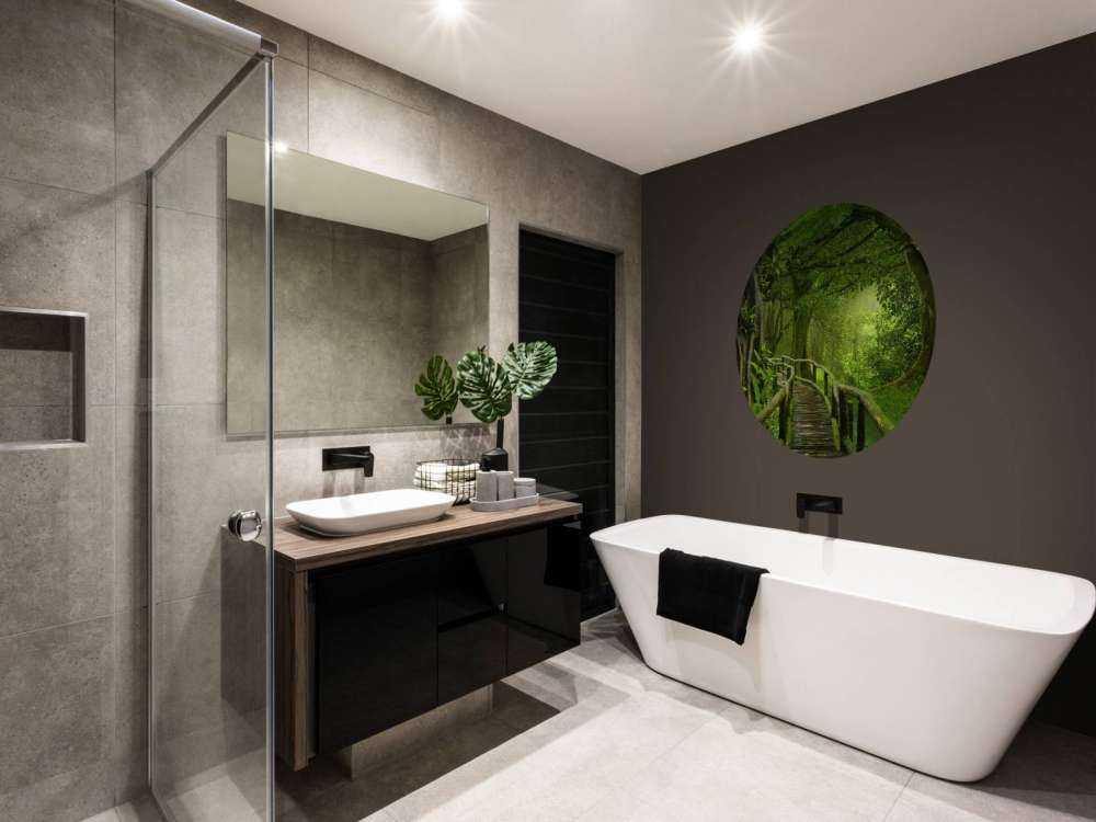 Ponte di legno attraverso una giungla verde