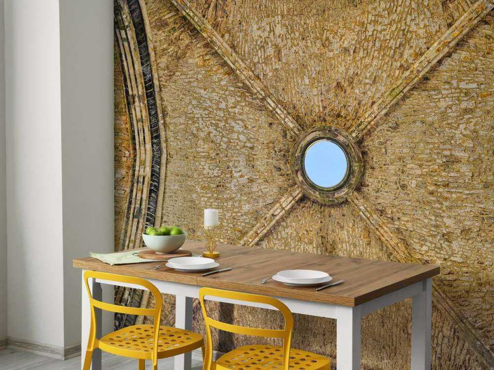 Antico edificio con pilastri