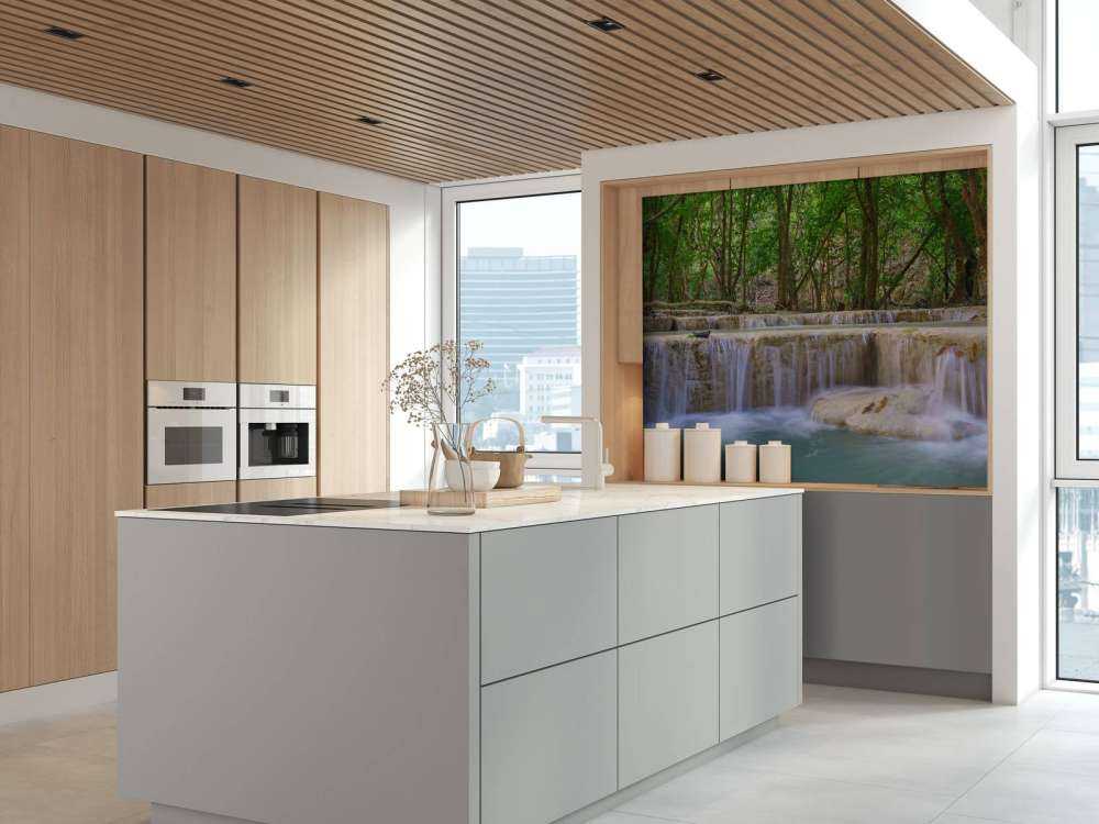 Cascata nella foresta pluviale profonda