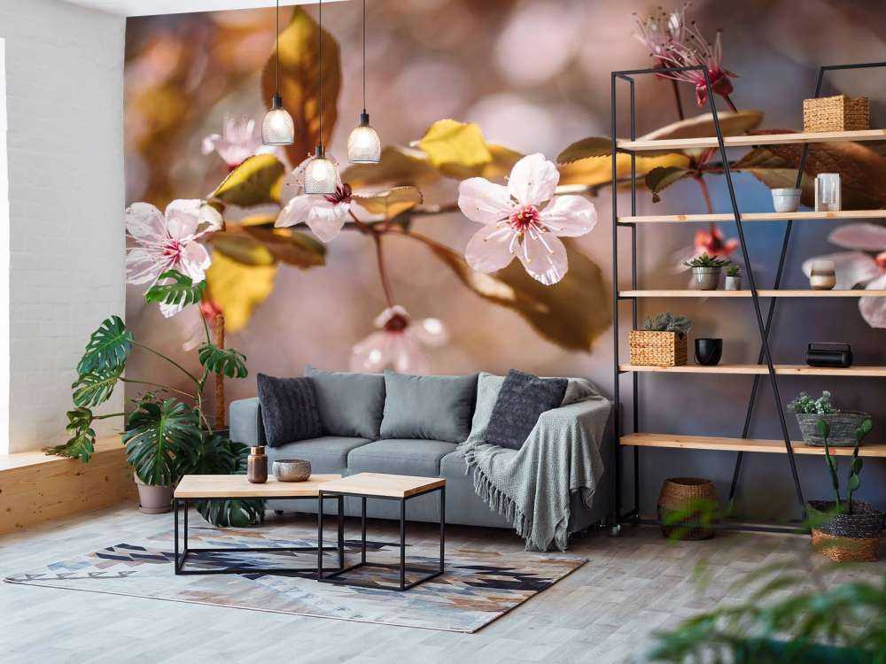 Fiori rosa e foglie marroni