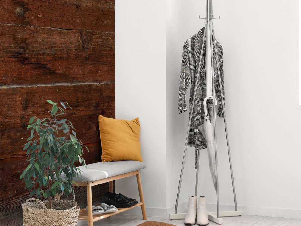 Varie tavole di legno scuro