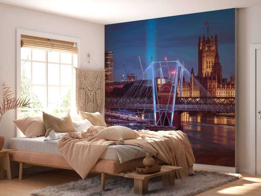 Night view of the London Eye, Golden Jubilee bridge and Westminster, London, UK