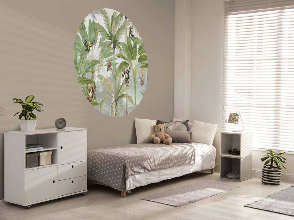 Giungla con scimmie e pappagalli a colori