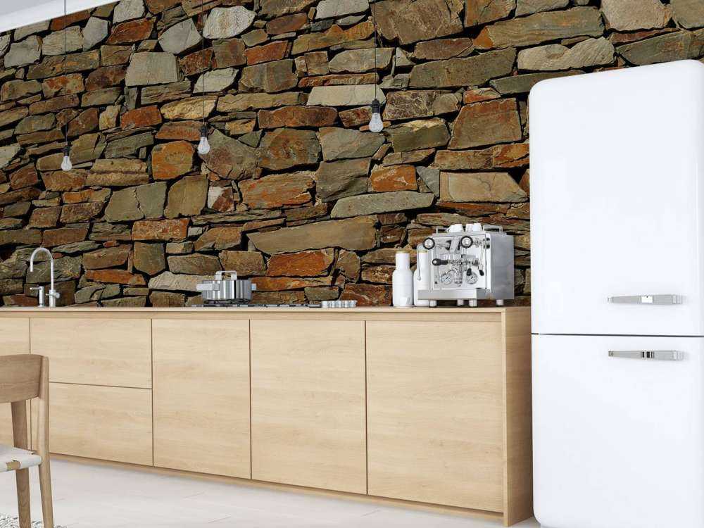 Muro con pietre grandi e piccole