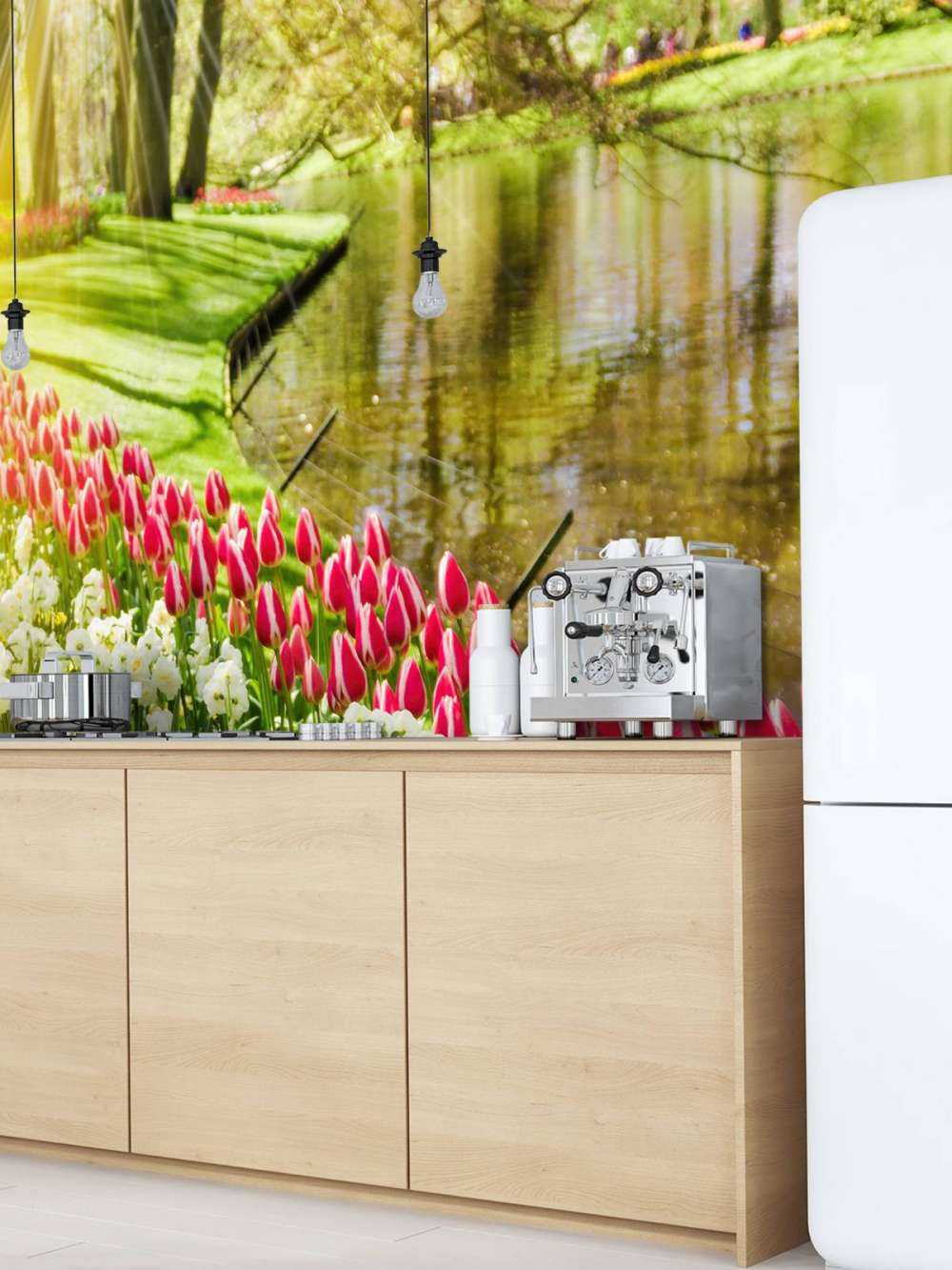 Fiori in un parco soleggiato