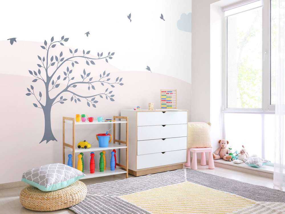 Colline rosa con albero