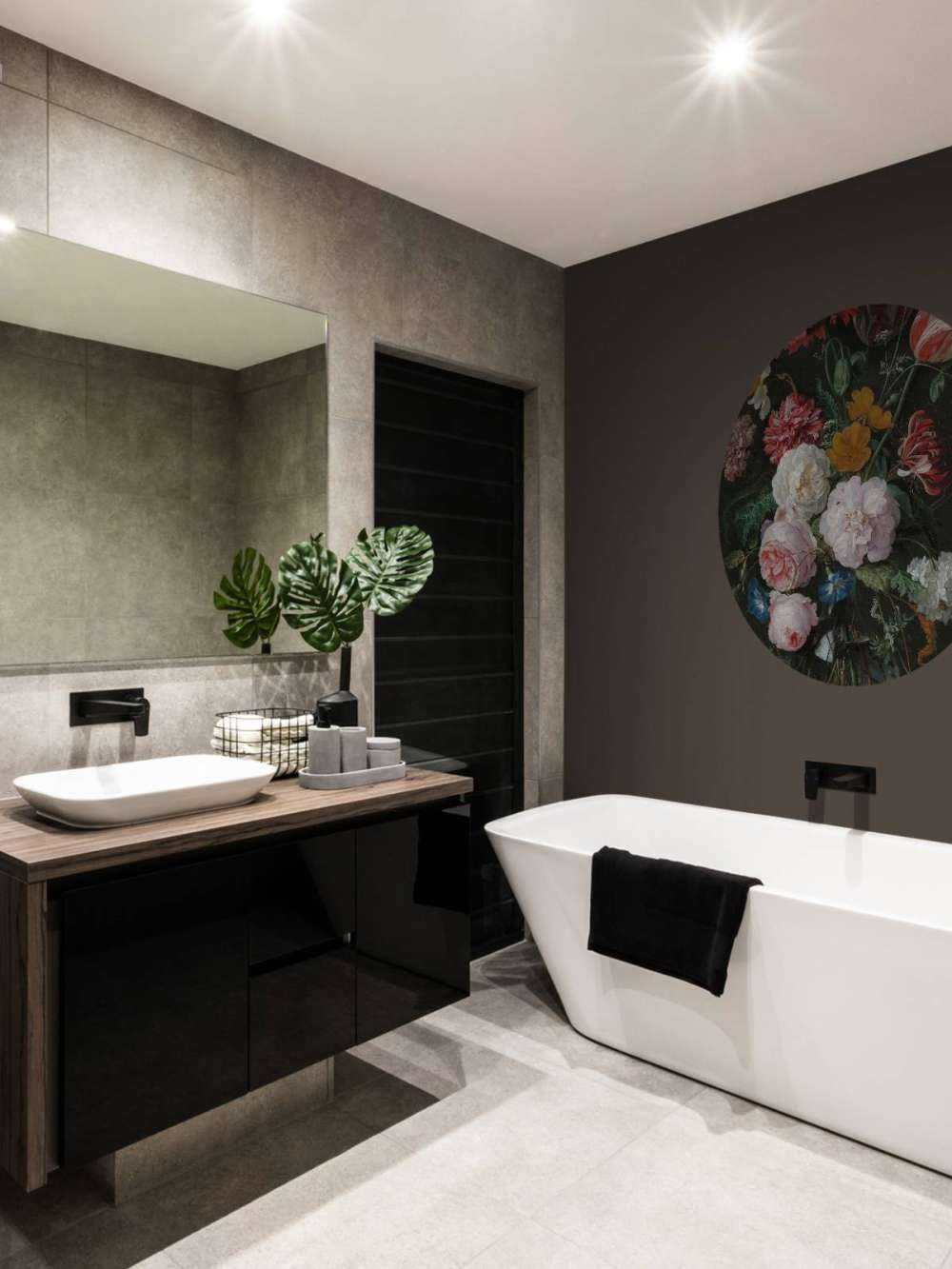 Natura morta con fiori in vaso di vetro