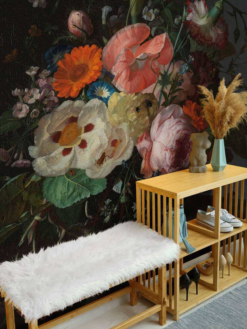 Natura morta con fiori su un tavolo di marmo