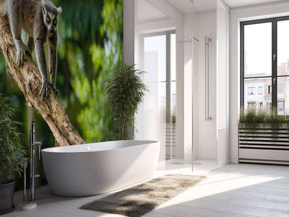 Scimmia dalla coda ad anelli su un albero