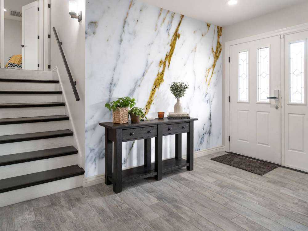 Marmo bianco con venature dorate