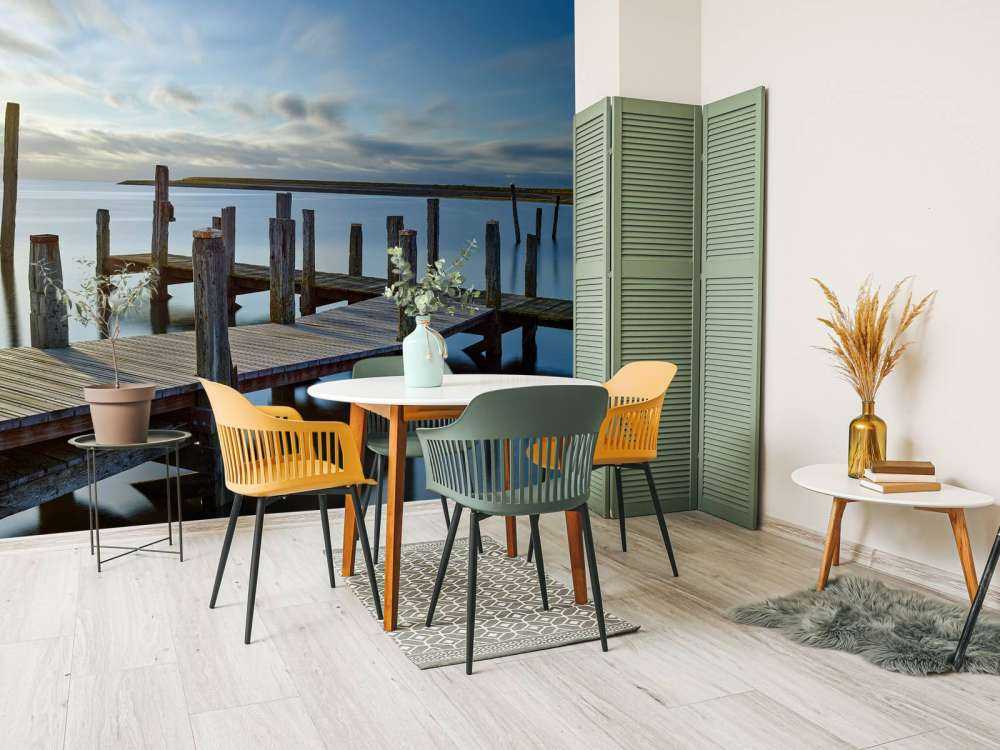 Molo di legno all'alba