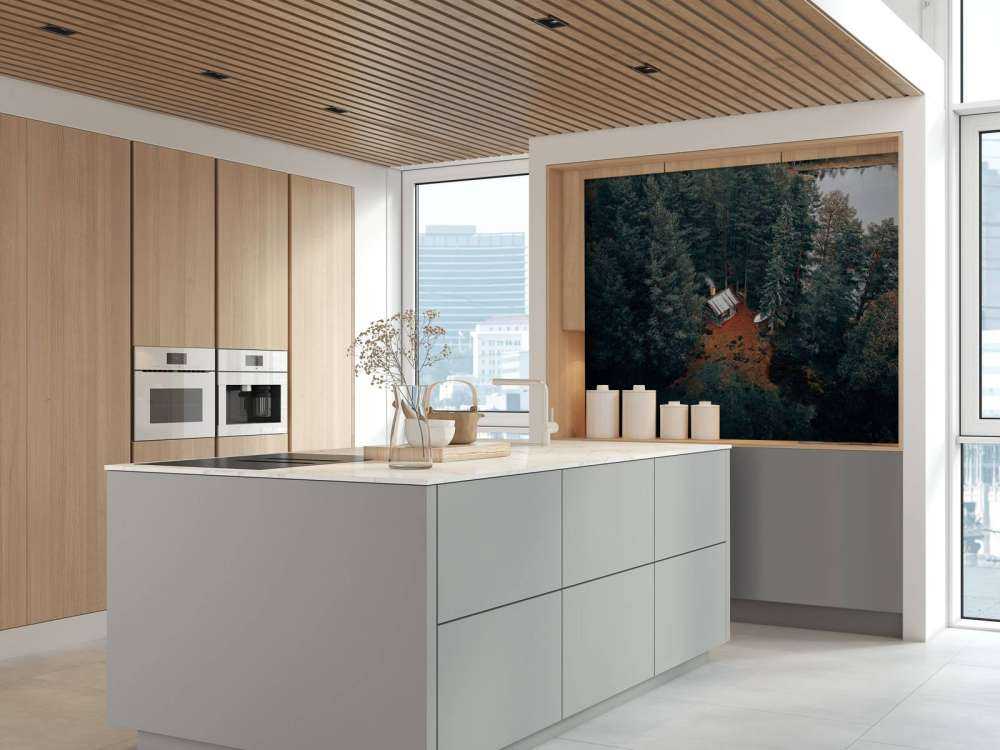 Capanna circondata da foresta e laghi