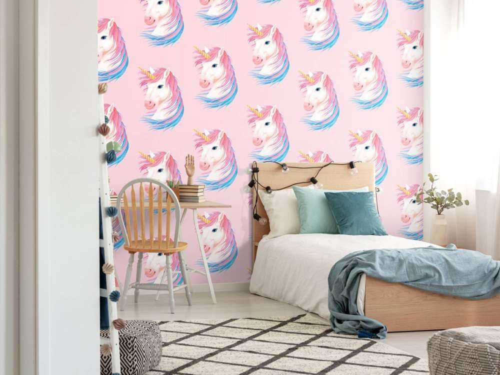 Unicorno bianco con corno dorato